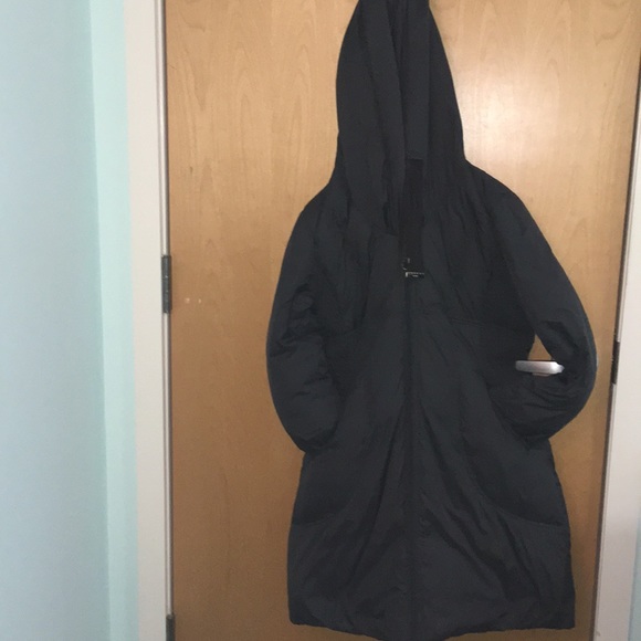 Tahari Jackets & Blazers - Tahari down coat hits at the knee